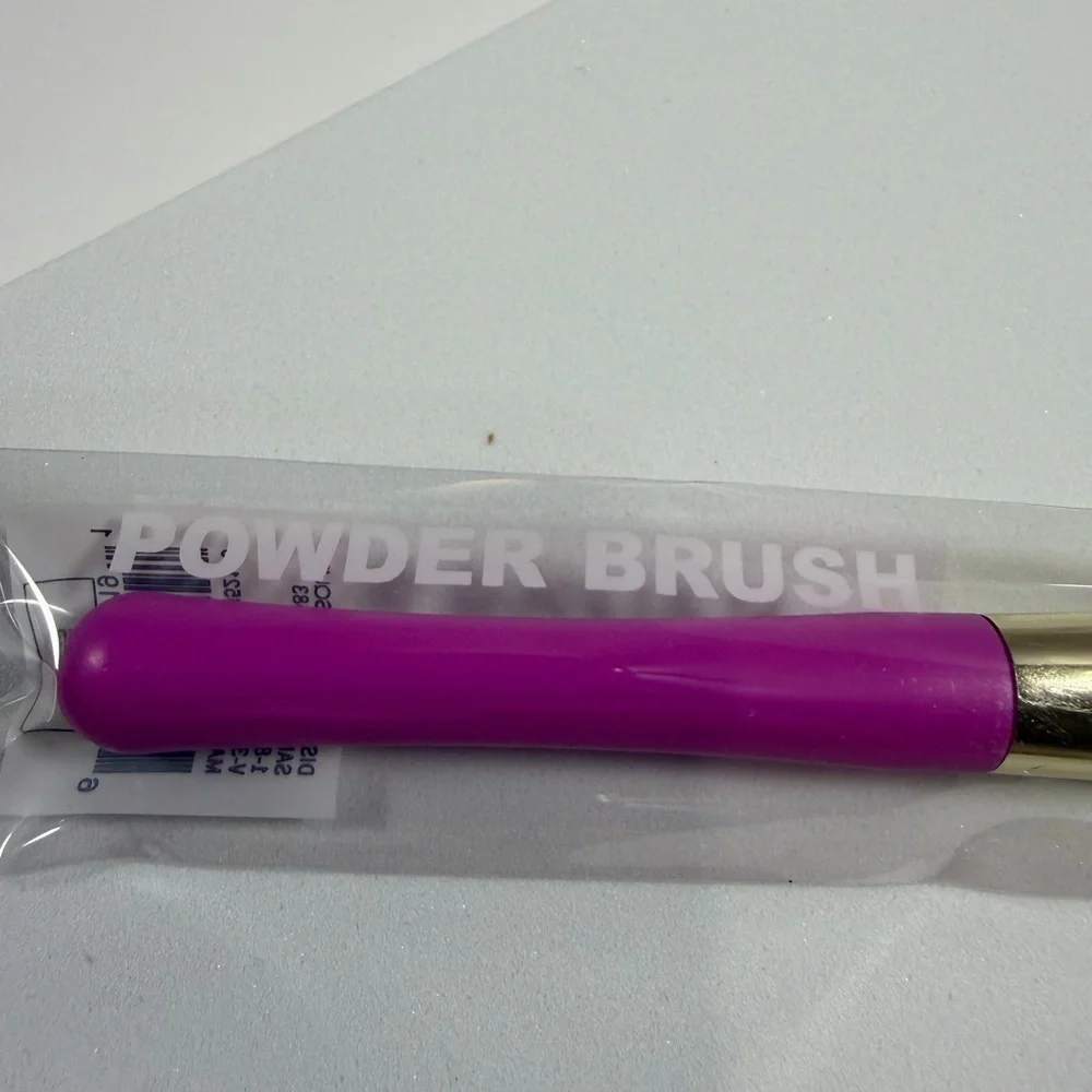 🩷5/$10🩷 Powder Brush with Pink Handle